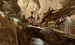Sospesi in una Grotta termale: effetti speciali in Toscana